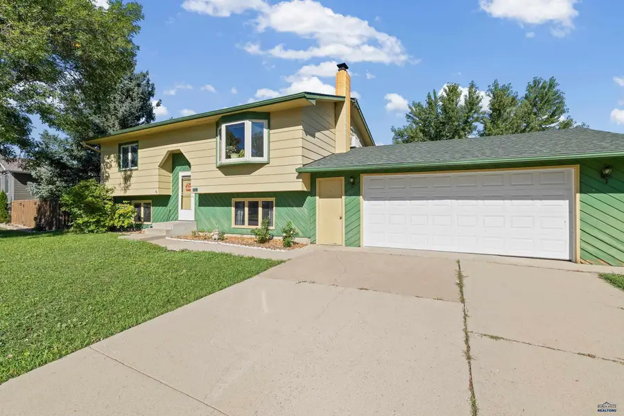 3932 Falcon Dr, Rapid City, SD 57701 - #3