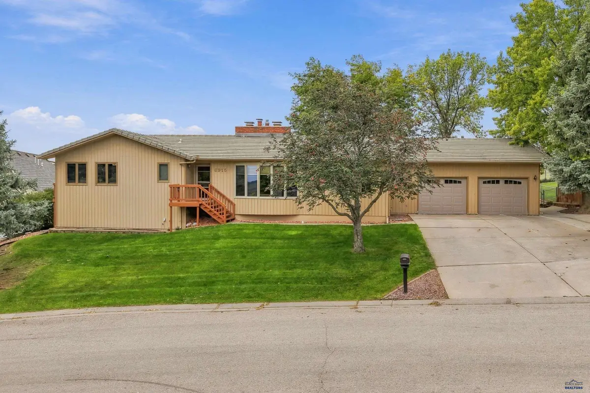 3915 Parkridge Dr, Rapid City, SD 57702 - #1