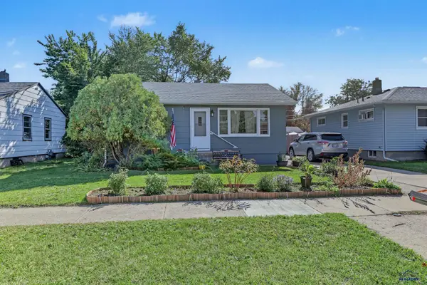 1207 E St Cloud St, Rapid City, SD 57701