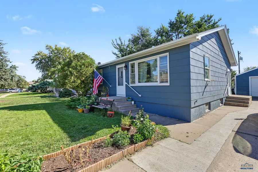 1207 E St Cloud St, Rapid City, SD 57701 - #2