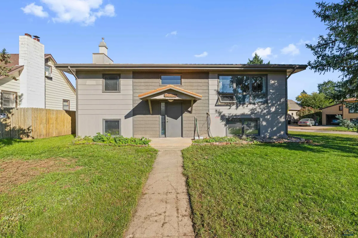 2212 Elmhurst Dr, Rapid City, SD 57701 - #1