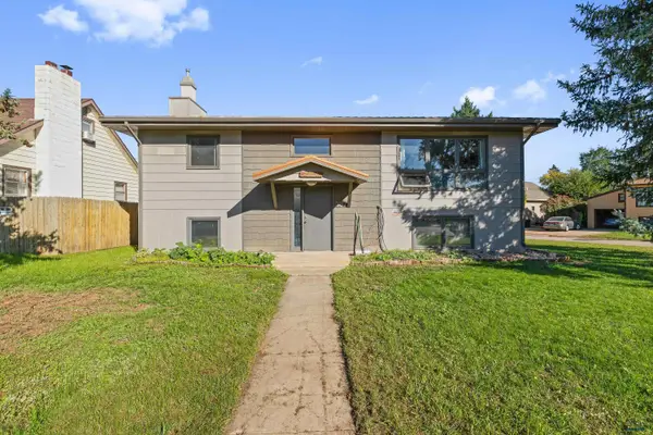 2212 Elmhurst Dr, Rapid City, SD 57701