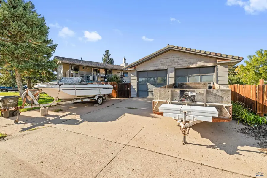 2212 Elmhurst Dr, Rapid City, SD 57701 - #2