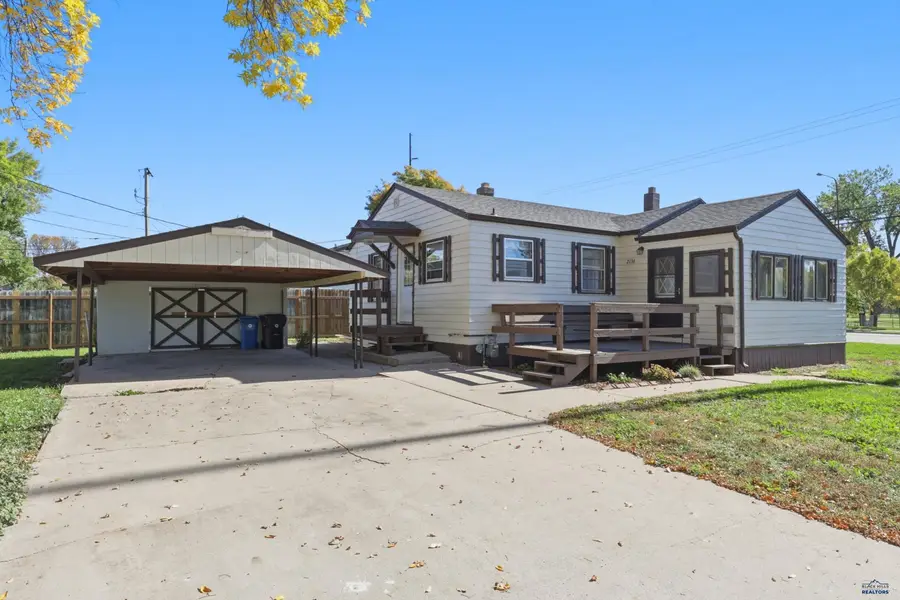 2136 6th Ave, Rapid City, SD 57702 - #3