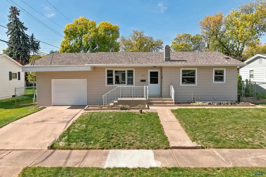 615 Bel Aire Dr, Rapid City, SD 57702 - #2