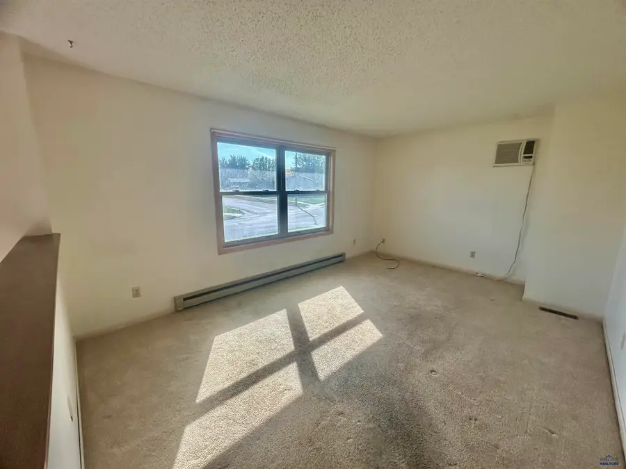 504 Seahawk Dr, Rapid City, SD 57701 - #3
