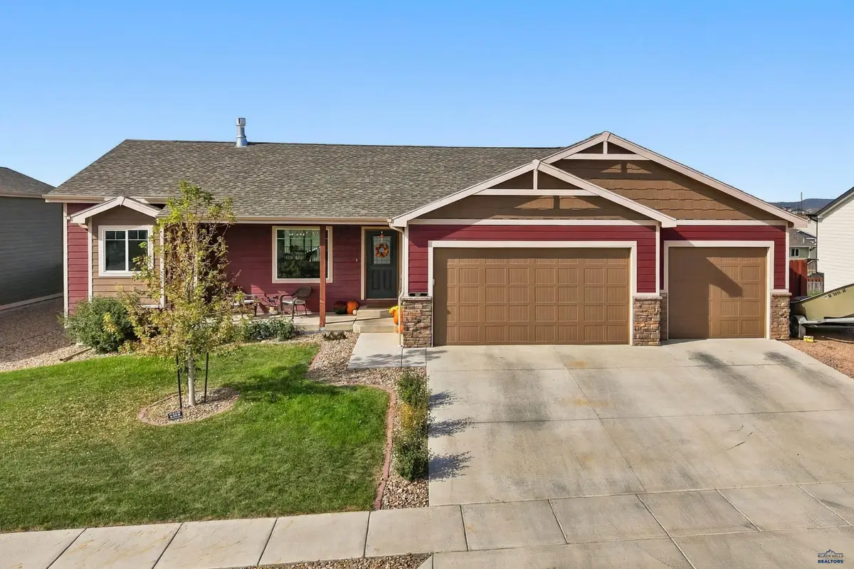 607 Summerfield Dr, Rapid City, SD 57703 - #1