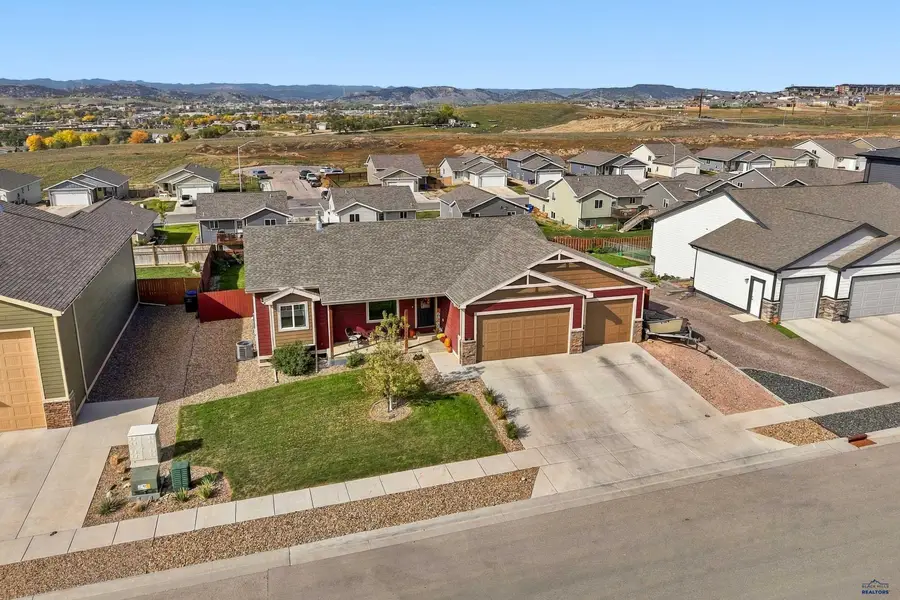 607 Summerfield Dr, Rapid City, SD 57703 - #2