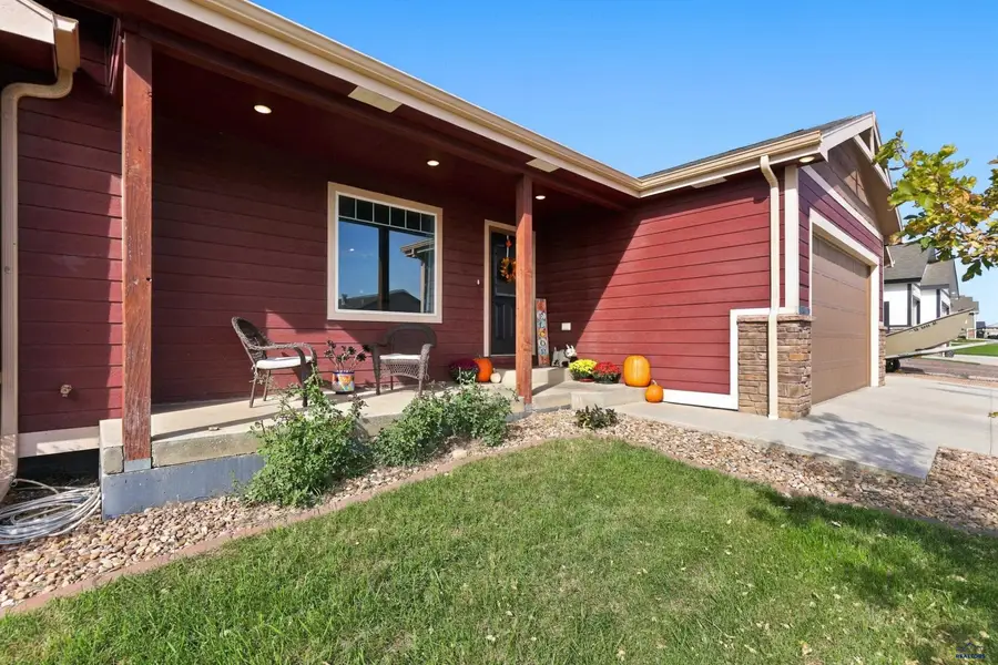607 Summerfield Dr, Rapid City, SD 57703 - #3