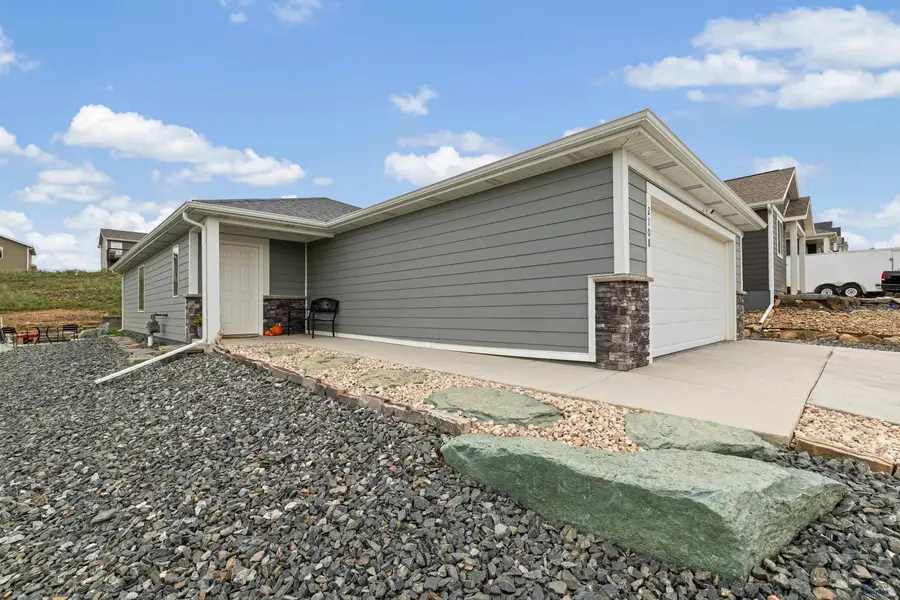 2108 Noah St, Rapid City, SD 57703 - #2