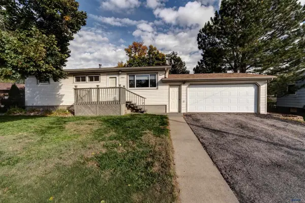 1414 Minuteman Dr, Rapid City, SD 57701