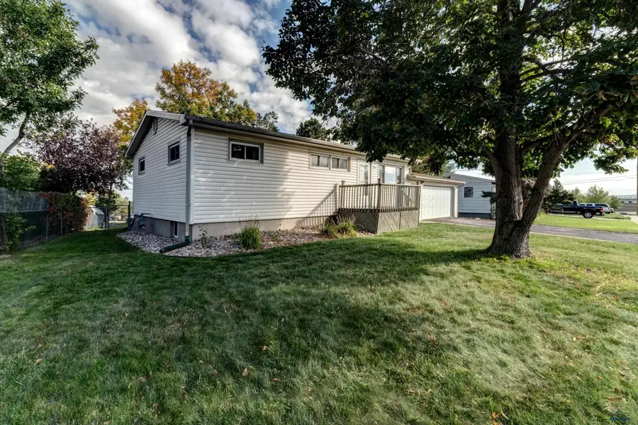 1414 Minuteman Dr, Rapid City, SD 57701 - #2