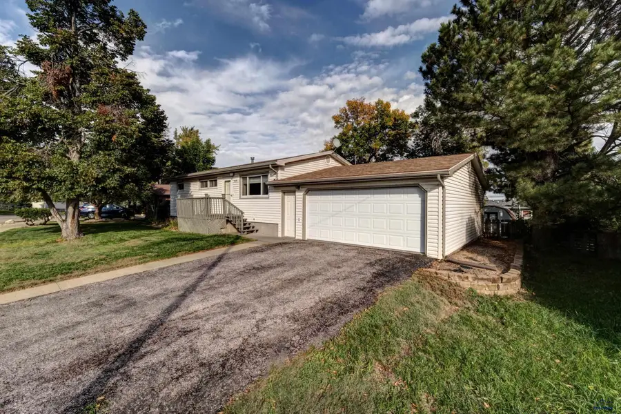 1414 Minuteman Dr, Rapid City, SD 57701 - #3