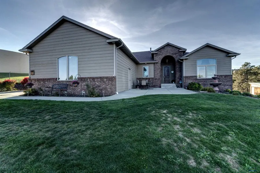 668 Middle Valley Dr, Rapid City, SD 57701 - #2