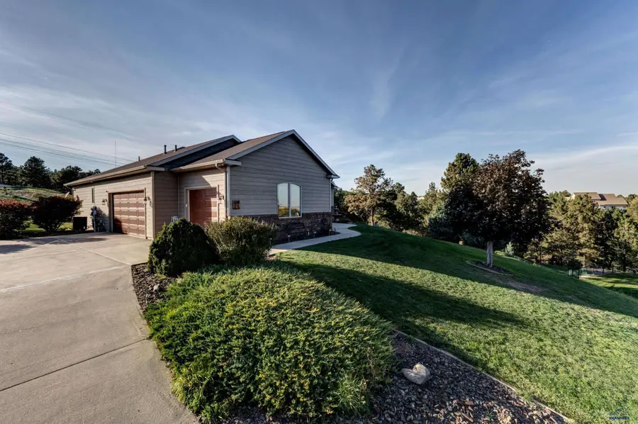 668 Middle Valley Dr, Rapid City, SD 57701 - #3