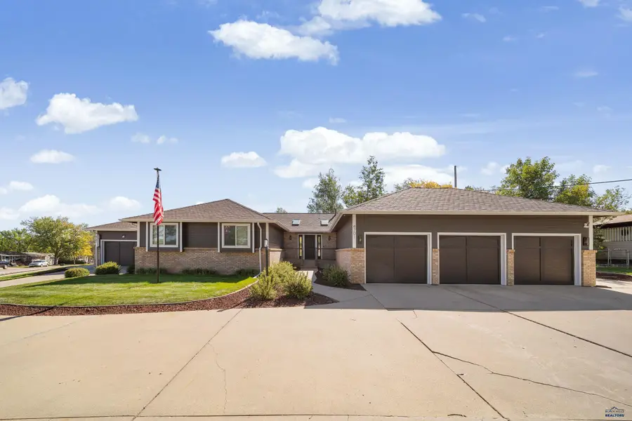 4701 Edgewood Dr, Rapid City, SD 57702 - #3