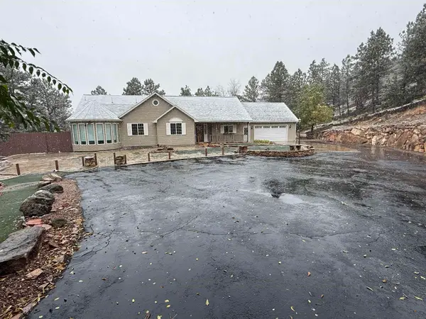 27427 Valley View Dr, Hot Springs, SD 57747