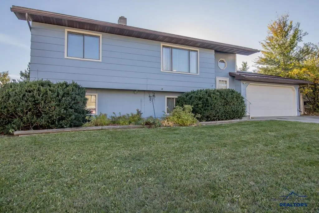1506 Plateau Ln, Rapid City, SD 57703 - #1