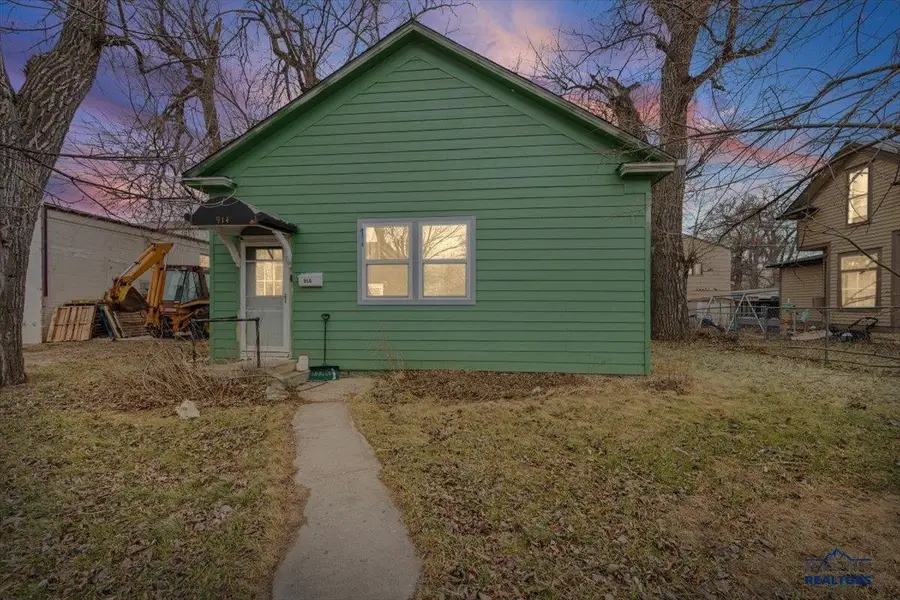 914 State Street, Belle Fourche, SD 57717 - #2