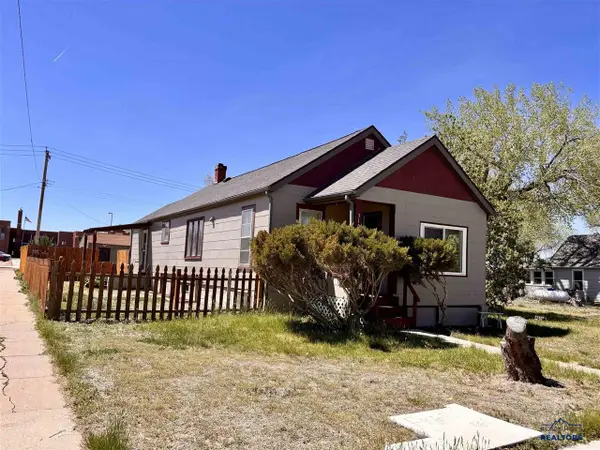 310 7th Avenue, Edgemont, SD 57735