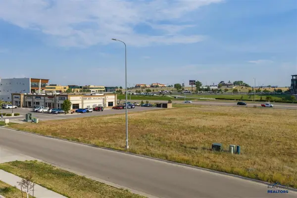 2015 Hope Ct, Rapid City, SD 57701