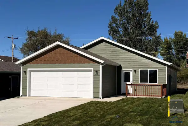 827 Heritage Dr, Belle Fourche, SD 57717