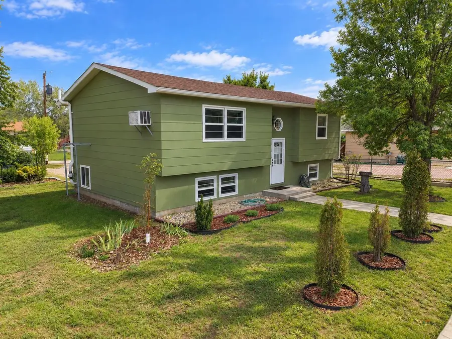 405 S 15th St, Hot Springs, SD 57747 - #2