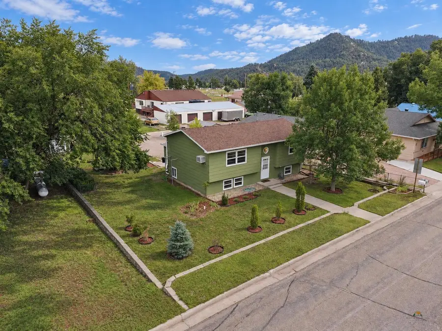405 S 15th St, Hot Springs, SD 57747 - #3
