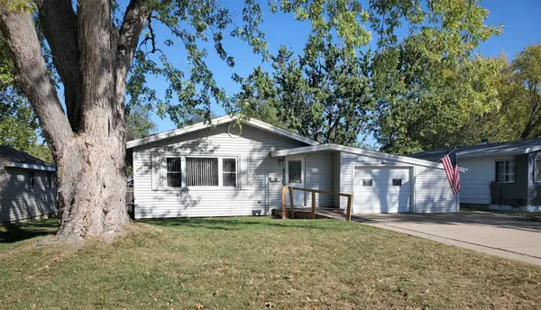 306 Murphy Ln, Yankton, SD 57078