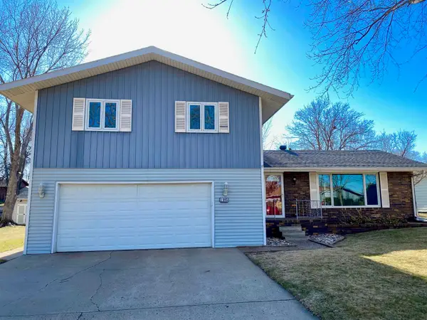 1205 Maple St, Yankton, SD 57078
