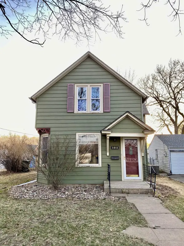 1011 Mulberry St, Yankton, SD 57078