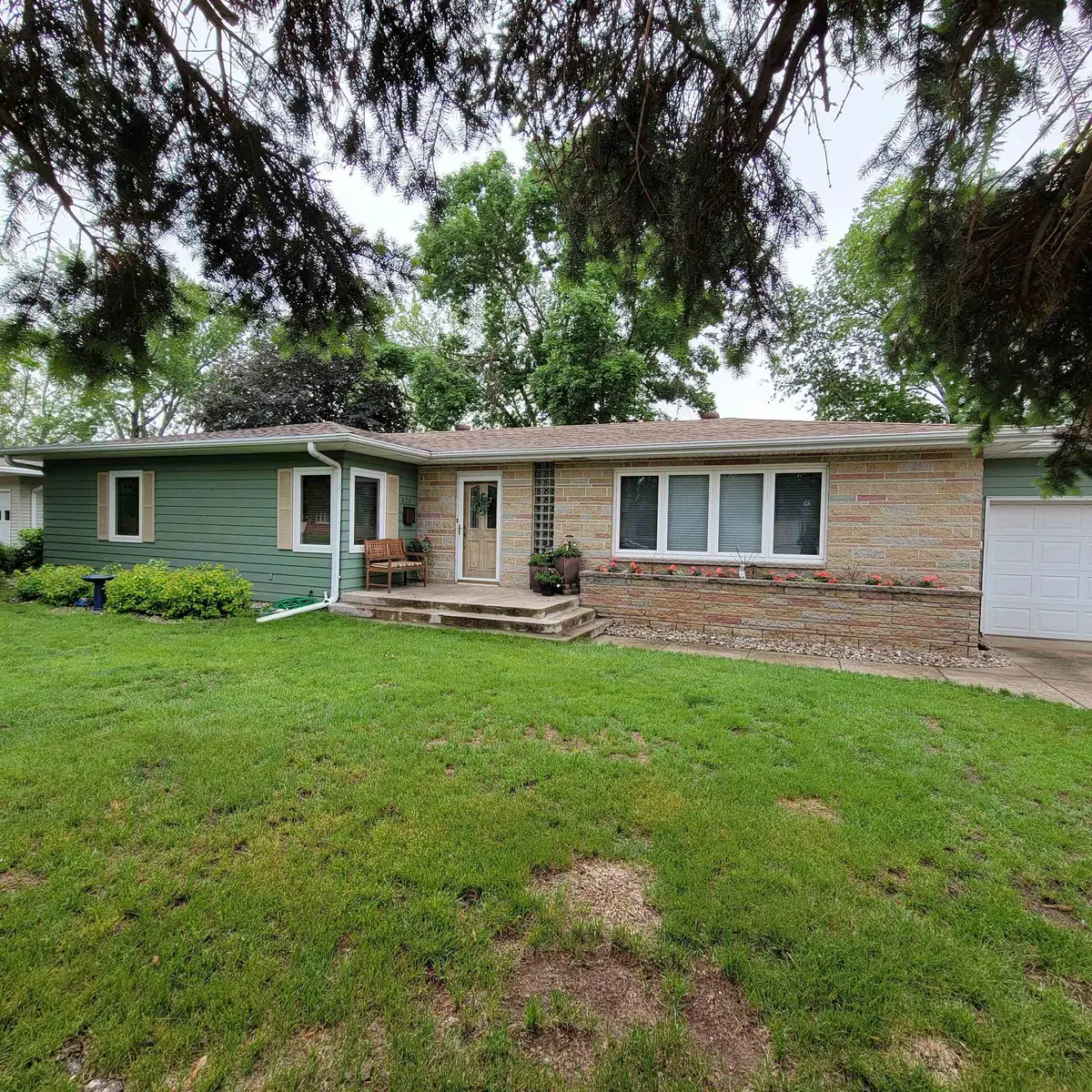 609 E 18th St, Yankton, SD 57078 - Image #1