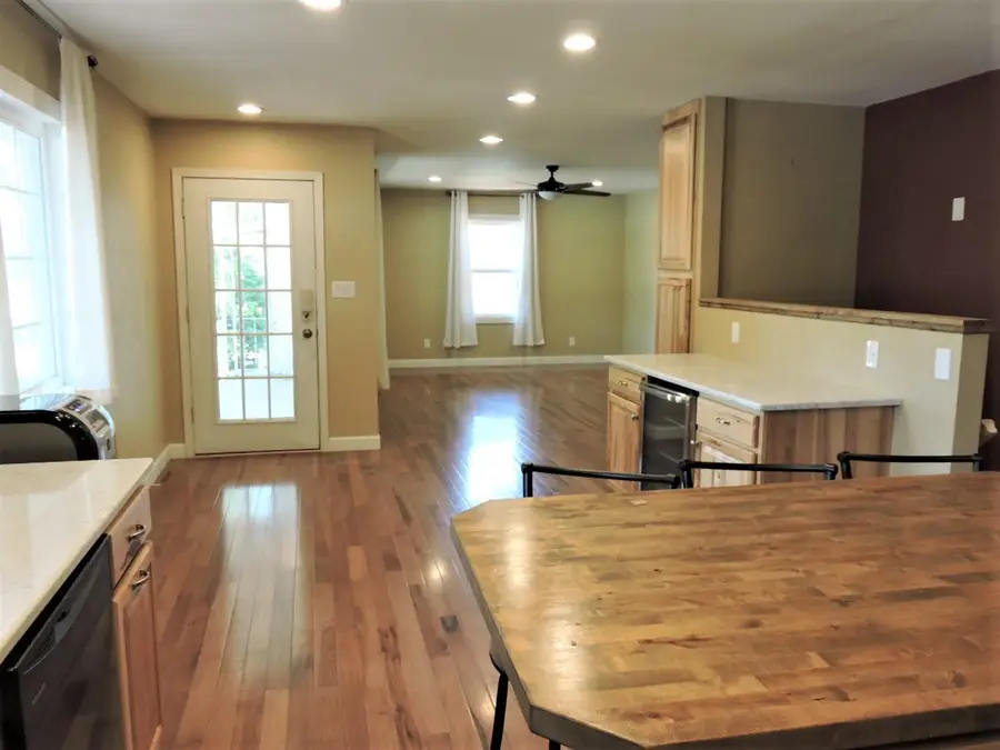 204 E 21st Street, Yankton, SD 57078 - Image #2