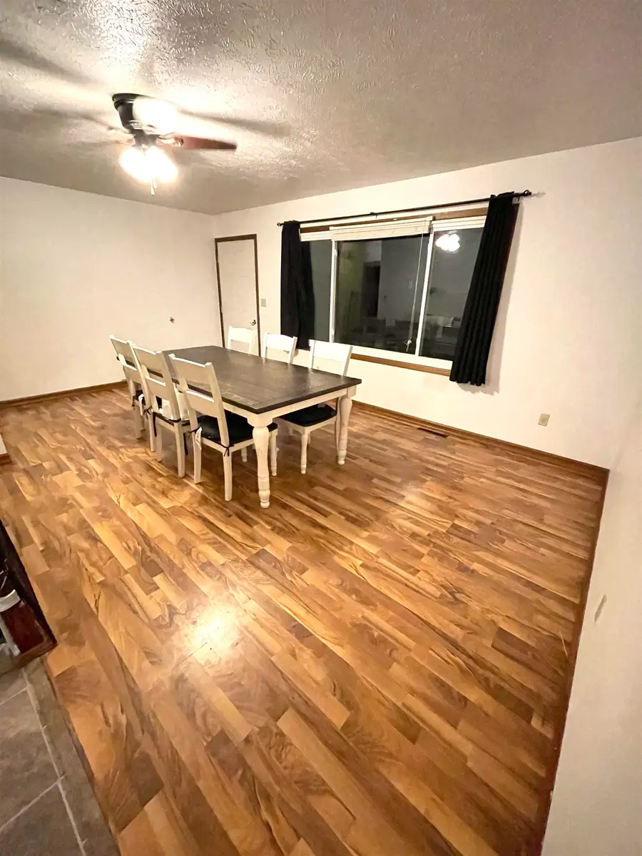 1906 John St, Yankton, SD 57078 - Image #3