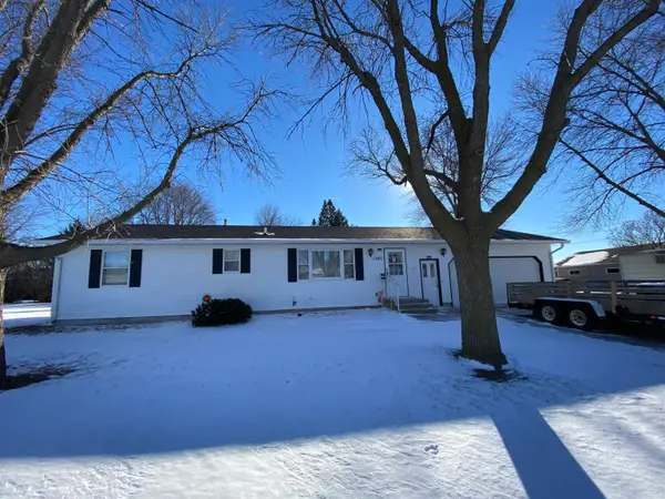 1303 W 11th St, Yankton, SD 57078