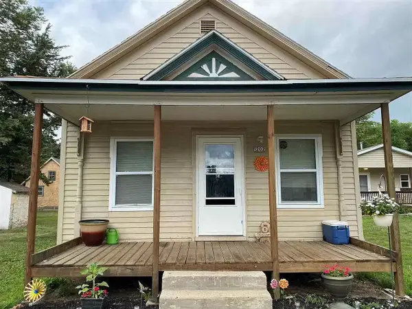 1202 Whiting St, Yankton, SD 57078