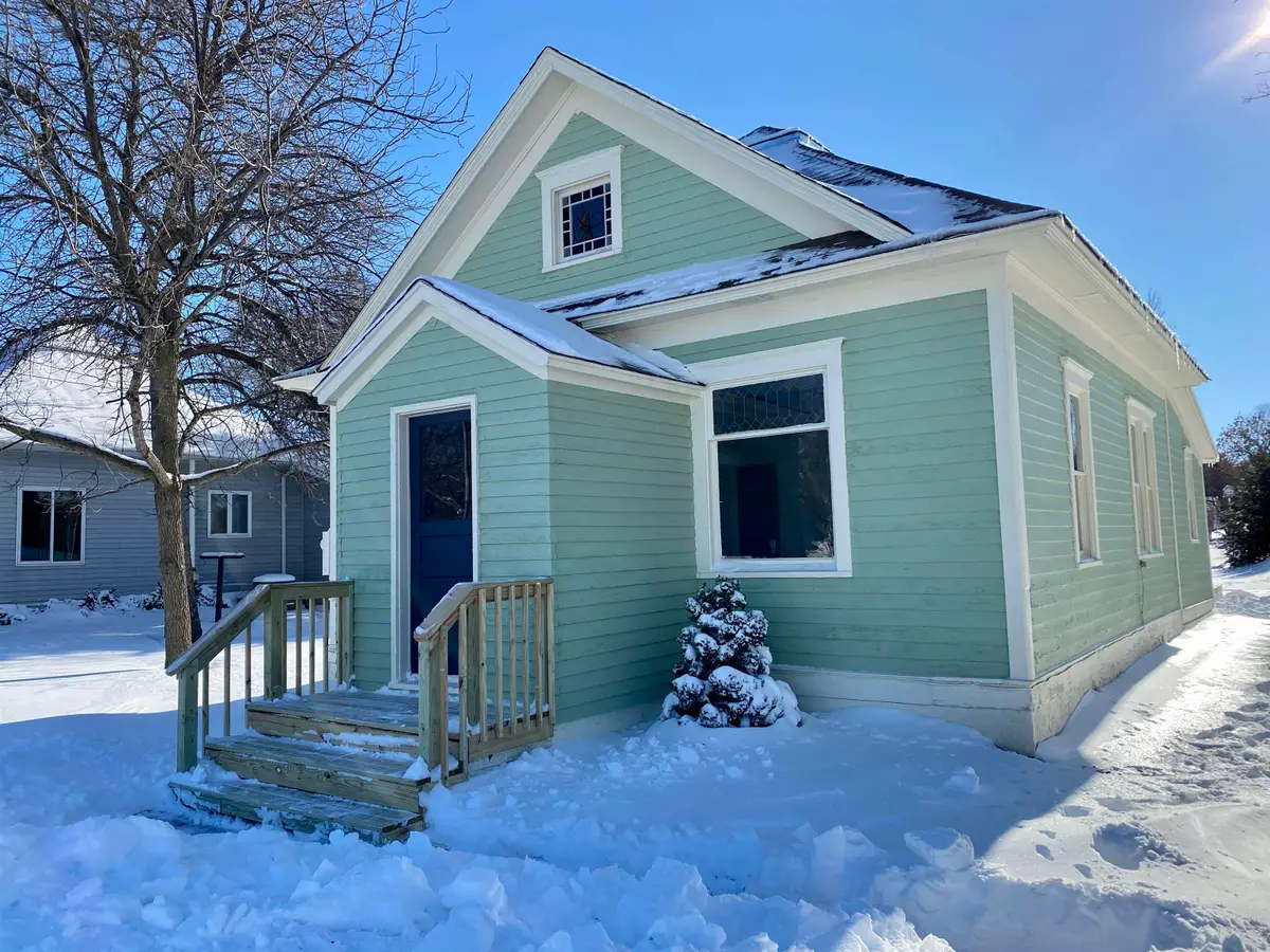 127 E Chicago St, Tabor, SD 57063 - Image #1