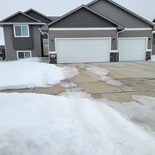 2512 Colton Ave, Yankton, SD 57078