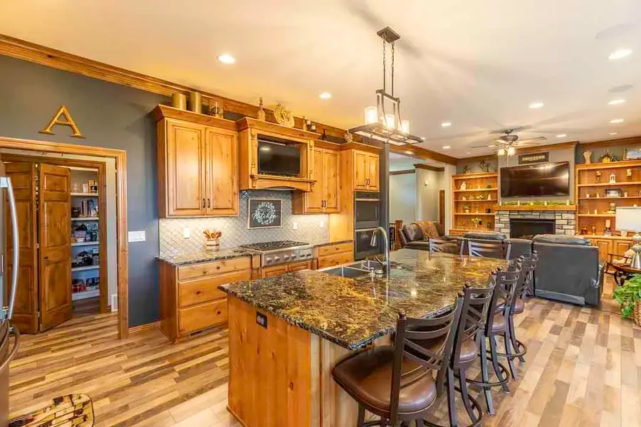 809 Rylee Way, Yankton, SD 57078 - #3