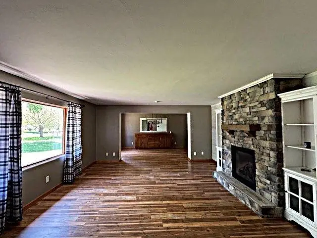 1015 Douglas Ave., Yankton, SD 57078 - #2
