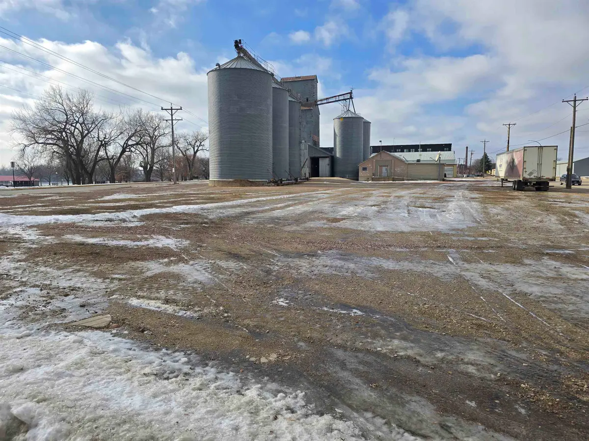 tbd E 2nd, Yankton, SD 57078 - #1