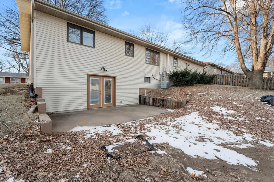 704 E 21st St, Yankton, SD 57078 - #2