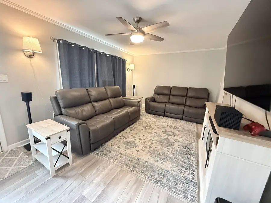 1506 Oakwood Dr, Yankton, SD 57078 - #2