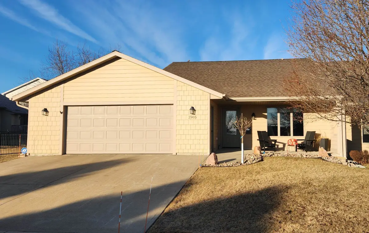 2905 Julie St, Yankton, SD 57078 - #1