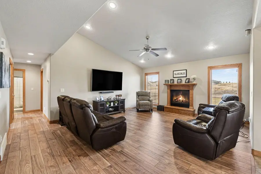 600 E 29th Street, Yankton, SD 57078 - #3