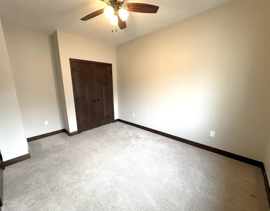 1105 W 10th St #6, Yankton, SD 57078 - #3