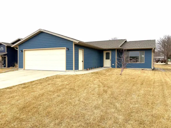 104 Cole Dr, Yankton, SD 57078