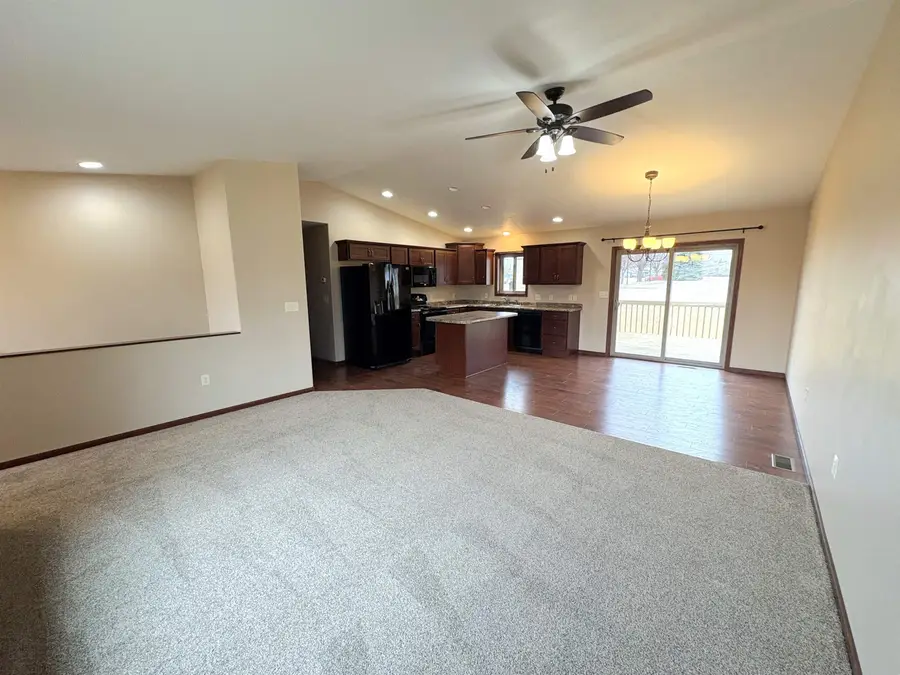 104 Cole Dr, Yankton, SD 57078 - #2