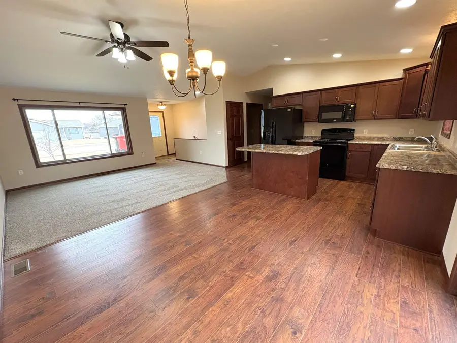 104 Cole Dr, Yankton, SD 57078 - #3