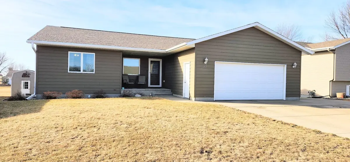 625 Sawgrass St, Yankton, SD 57078 - #1
